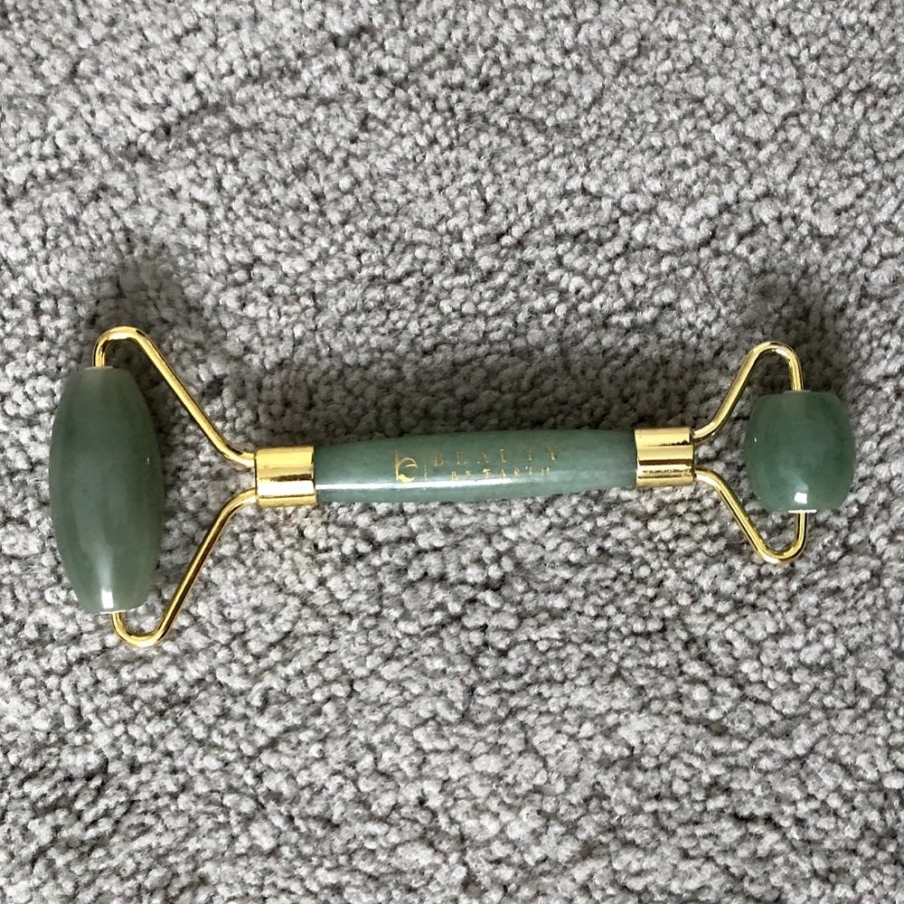 Green Soothing Face Roller *FREE with purchase